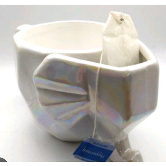 Hazel & Co White Geometric Elephant Tea Mug (Very Small Chip) - Picture 6 of 6